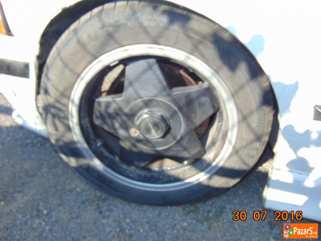 Se Prodava Celo Ili Na Delovi 