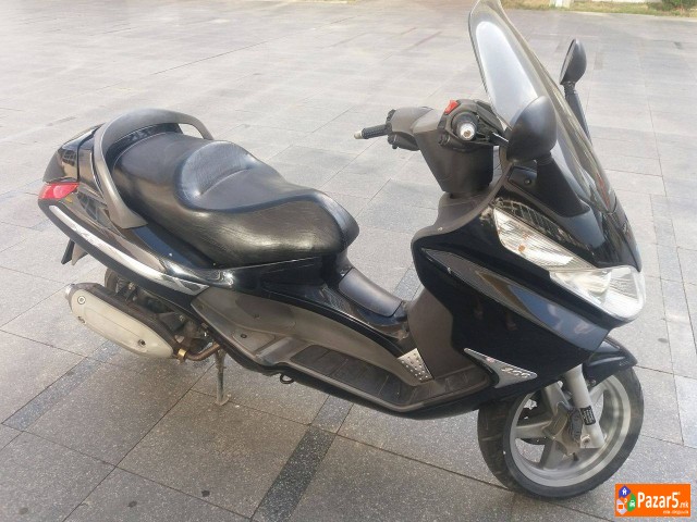 Prodavam Motor Piaggio X8-05