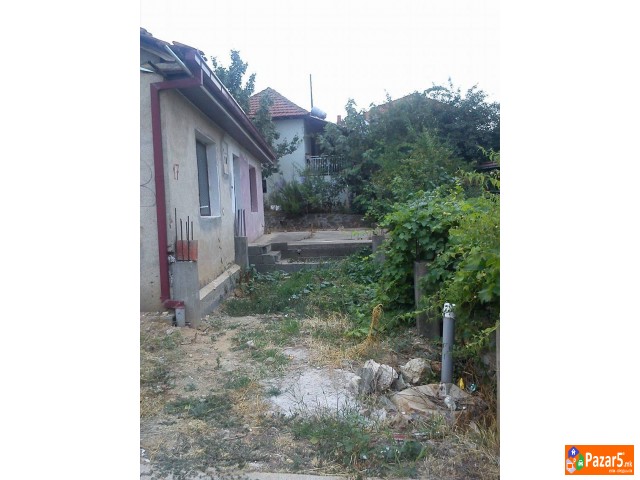 Se Prodava Kuka Vo Radovis