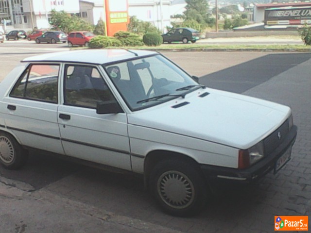 СЕ ПРОДАВА РЕНО 9