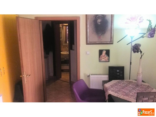 Продавам стан во центар (до Бугарска амбасада) 53м