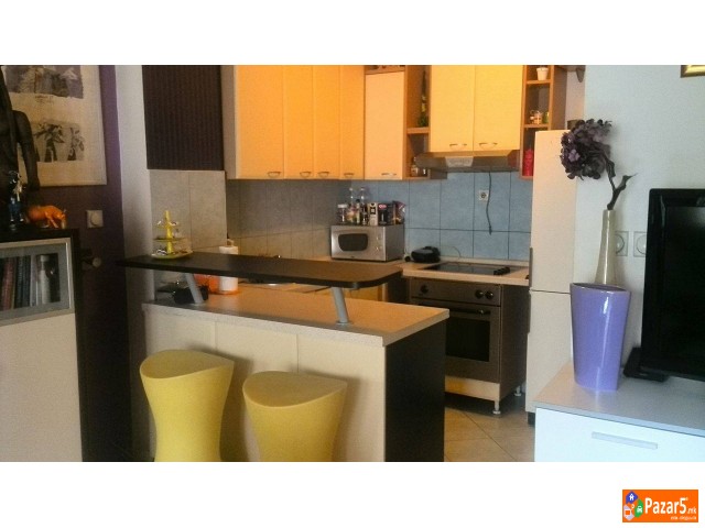 Продавам стан во центар (до Бугарска амбасада) 53м