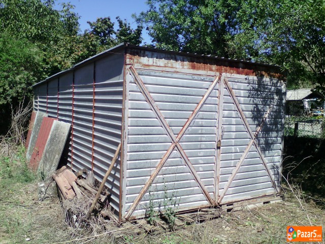 Prodavam Kuka 80 M2 So Plac 800 M2 , Dodatni Prost