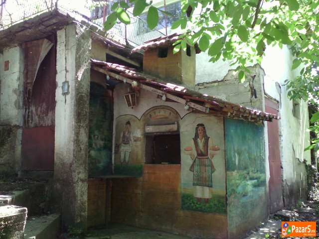 Prodavam Kuka 80 M2 So Plac 800 M2 , Dodatni Prost