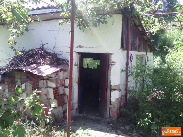 Prodavam Kuka 80 M2 So Plac 800 M2 , Dodatni Prost