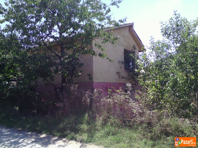 Prodavam Kuka 80 M2 So Plac 800 M2 , Dodatni Prost