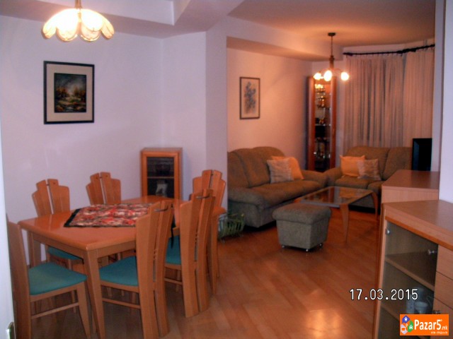 издавам трособен стан во Центар