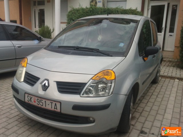 Продавам Рено Модус