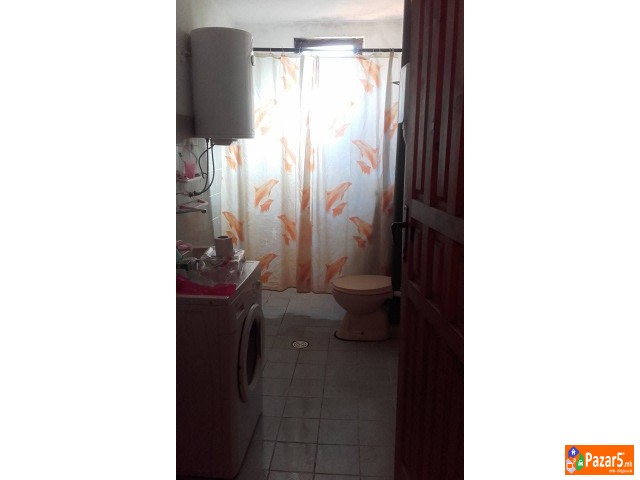 ИТНО ПРОДАВАМ КУЌА СО ДУЌАН НА ОДЛИЧНА ЛОКАЦИЈА!