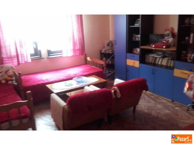 ИТНО ПРОДАВАМ КУЌА СО ДУЌАН НА ОДЛИЧНА ЛОКАЦИЈА!