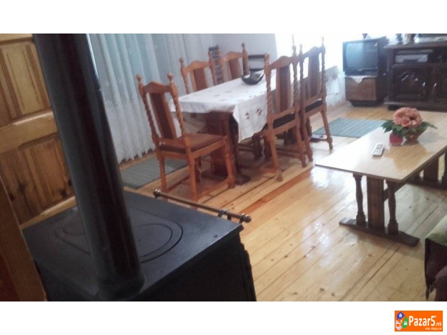 ИТНО ПРОДАВАМ КУЌА СО ДУЌАН НА ОДЛИЧНА ЛОКАЦИЈА!