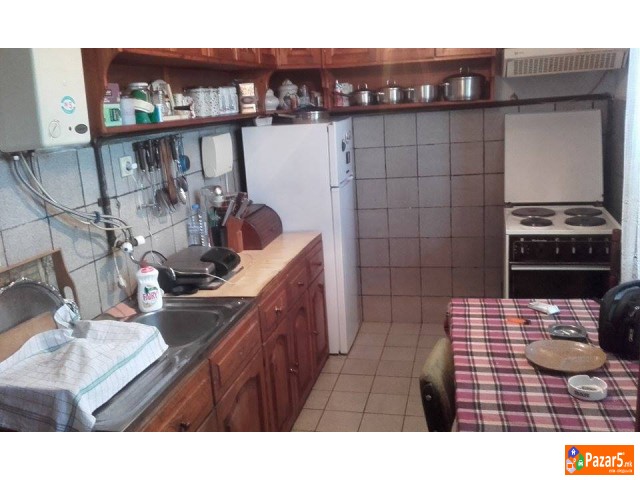 ИТНО ПРОДАВАМ КУЌА СО ДУЌАН НА ОДЛИЧНА ЛОКАЦИЈА!