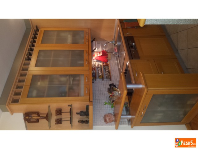 Продавам кујна од масив, поволно