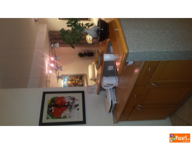 Продавам кујна од масив, поволно