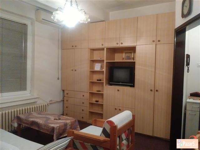 Издавам опремен двособен стан во Кисела Вода