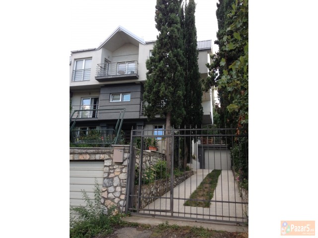 Se Prodava Kuka Na Vodno