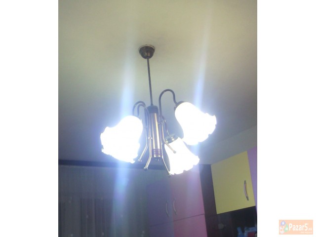 Продавам 2 лустери!