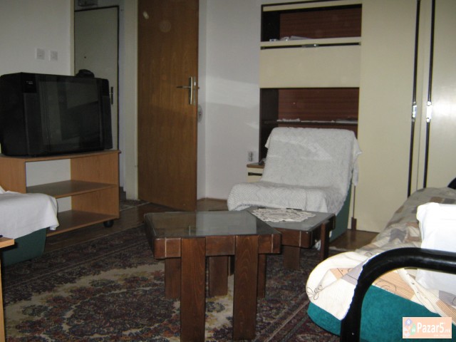 Izdavam Ednosoben Stan Kaj Zeleznicka