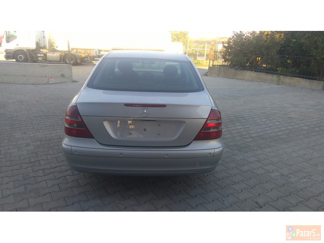 Mercedes E 220 2004 God