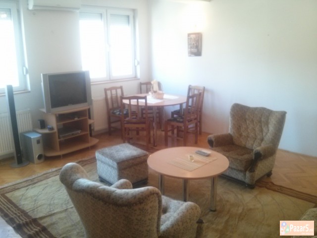 Se Izdava Kompletno Namesten Stan Na Juzen Bulevar