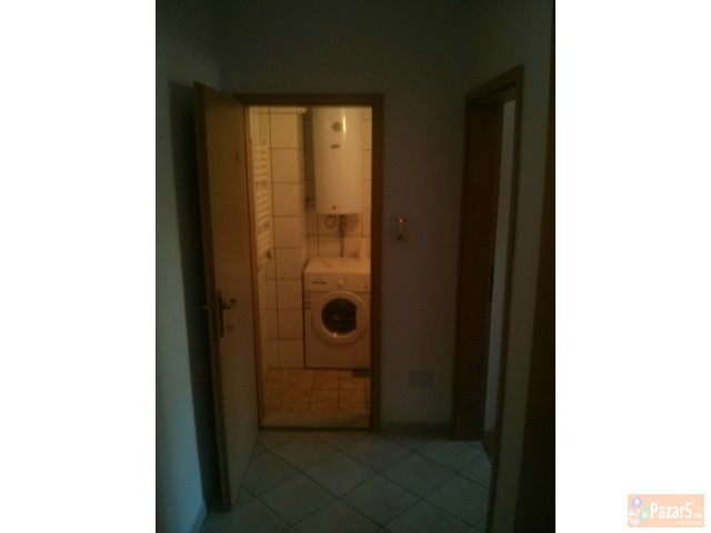 Se Izdava Kompletno Namesten Stan Na Juzen Bulevar