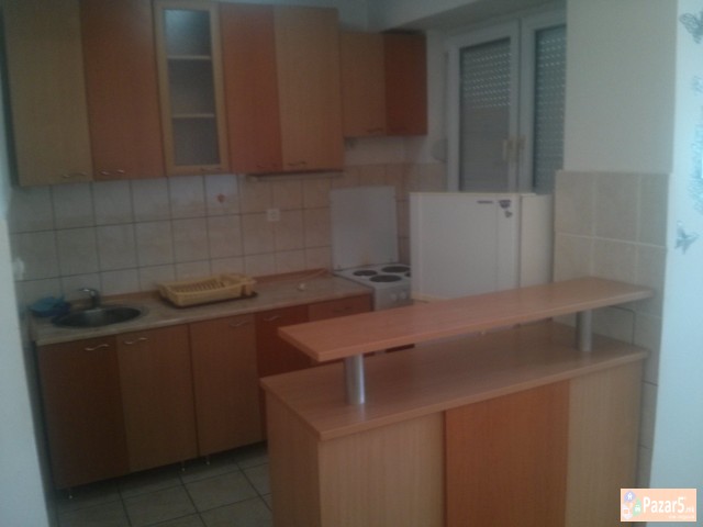 Se Izdava Kompletno Namesten Stan Na Juzen Bulevar