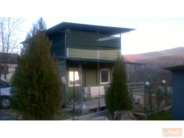 Se Prodavaat Dva Spoeni Kontineri