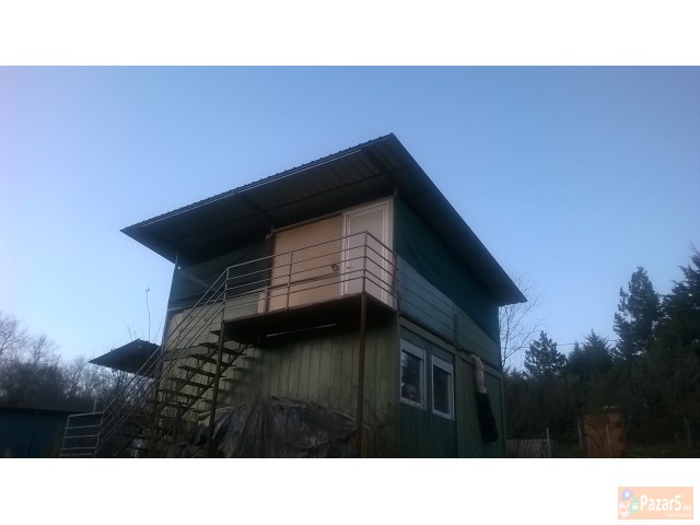 Se Prodavaat Dva Spoeni Kontineri