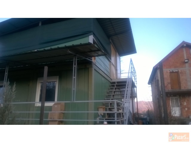 Se Prodavaat Dva Spoeni Kontineri