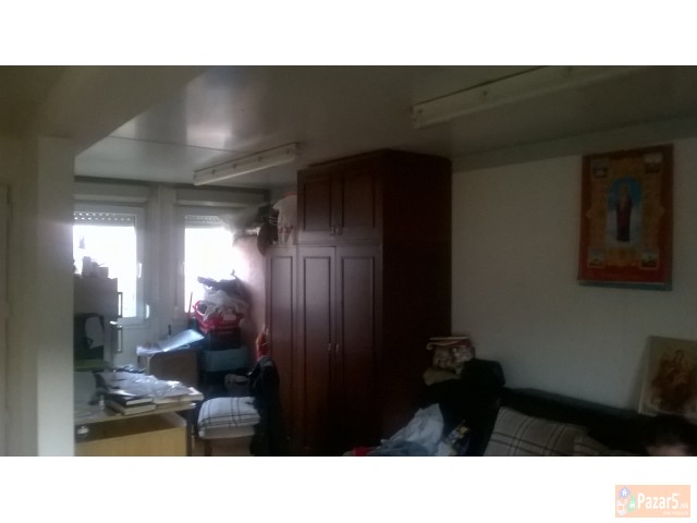 Se Prodavaat Dva Spoeni Kontineri