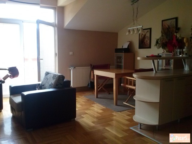 Се продава Куќа од 224m2 во населба Тафталиџе 1