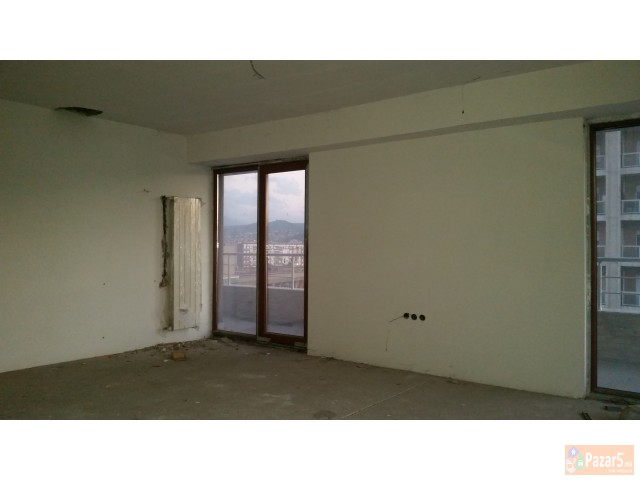 Се продава нов стан од 152m2 нас.Центар