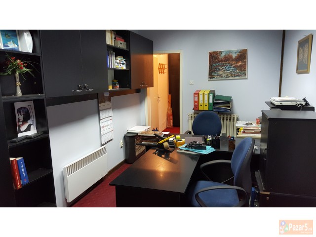 издавам деловен простор