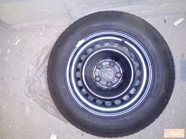 Продавам 4 зимски гуми 195/65/r15 и 4 челични банд