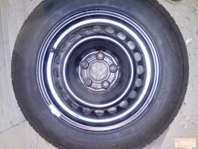Продавам 4 зимски гуми 195/65/r15 и 4 челични банд