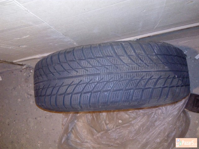 Продавам 4 зимски гуми 195/65/r15 и 4 челични банд