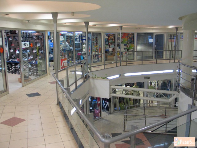 Se Prordava Trgovskiot Cenatr Coma Mol Struga