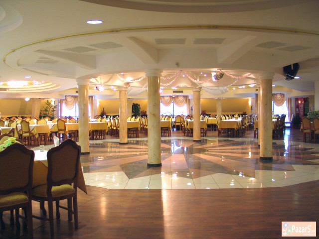 Se Prordava Trgovskiot Cenatr Coma Mol Struga