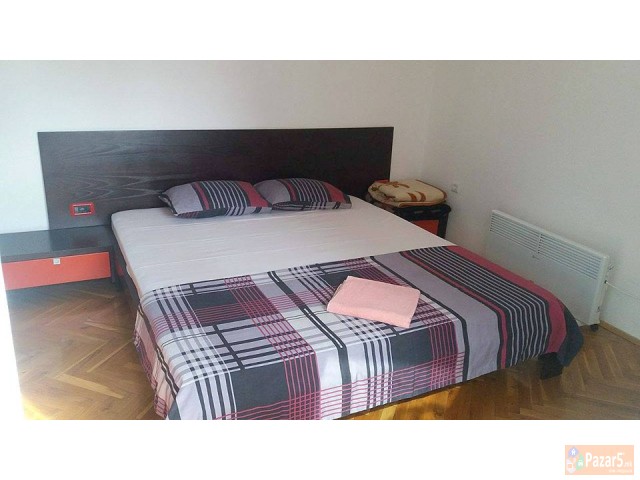 НОЌЕВАЊЕ СО ПОЈАДОК ВО СКОПЈЕ 610 ДЕН. ПО ЛИЦЕ!