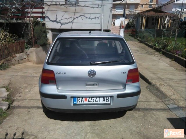 Продавам голф 4