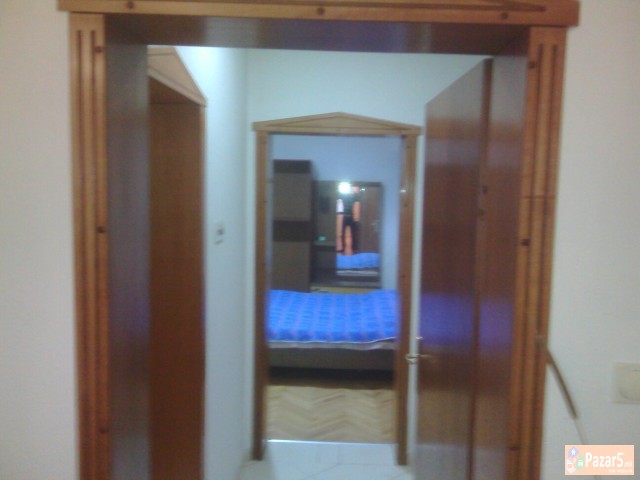 Se Izdava Sprat Od Kuka