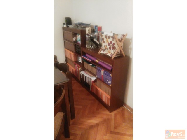 Библиотеки, дрвени полици