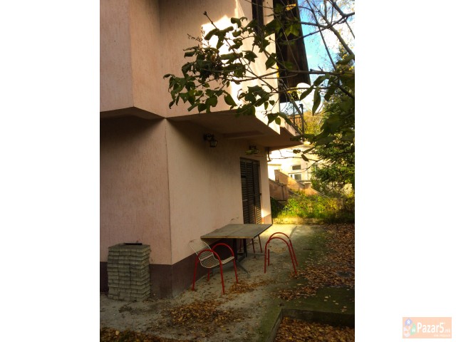 Se Prodava Ili Zamenuva Za 4 Stana