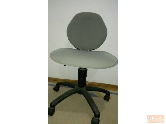 Se Prodavaat 3 Kancelariski Fotelji 