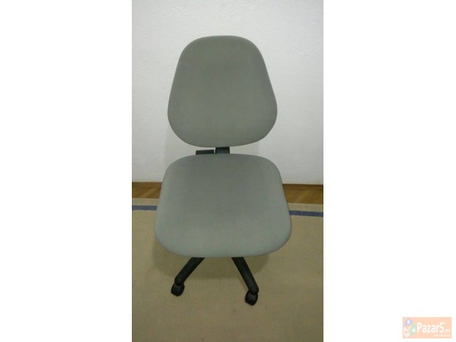 Se Prodavaat 3 Kancelariski Fotelji 