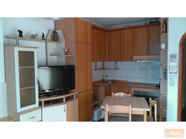 Се изнајмува стан до Драмски театар