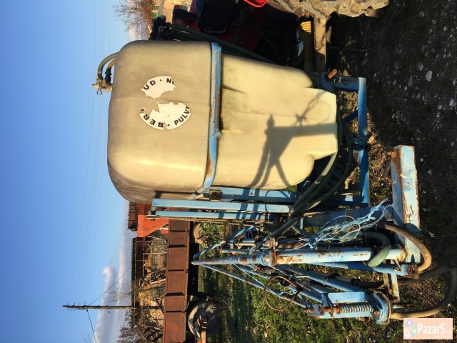 Се продав трактор и приклучна механизација