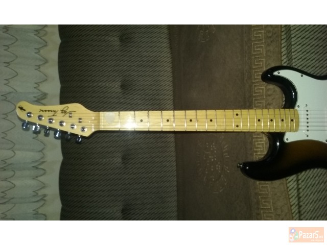 Elektriçna Gitara Se Prodava