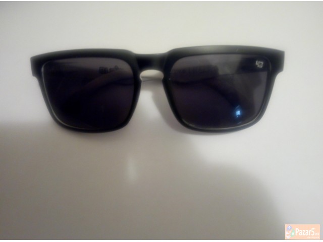 Продавам два пара наочари за сонце Ken Block, малк