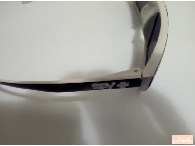 Продавам два пара наочари за сонце Ken Block, малк